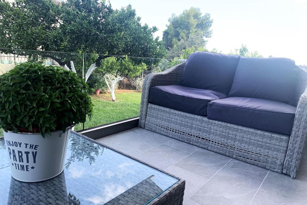Luxury With Garden In The Suburbs Apartment